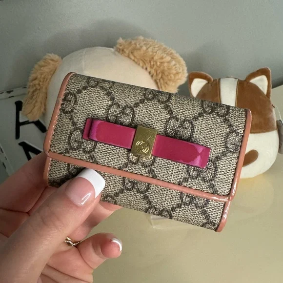 Gucci Key Holder with Pink bow and Orange Interior - Picture 4 of 10